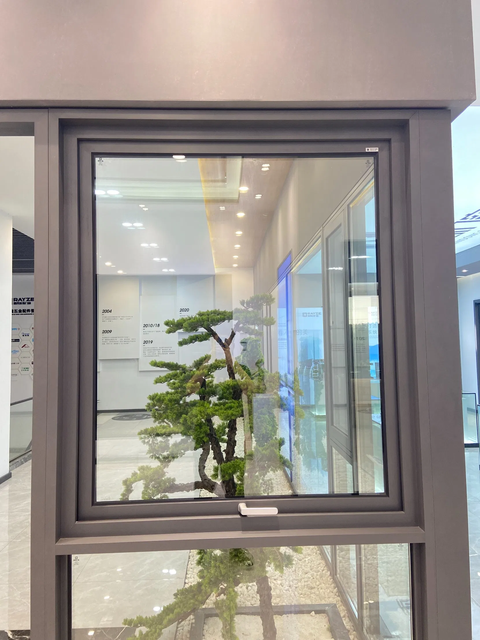 Алюминиевое окно-маркиза с двойным остеклением