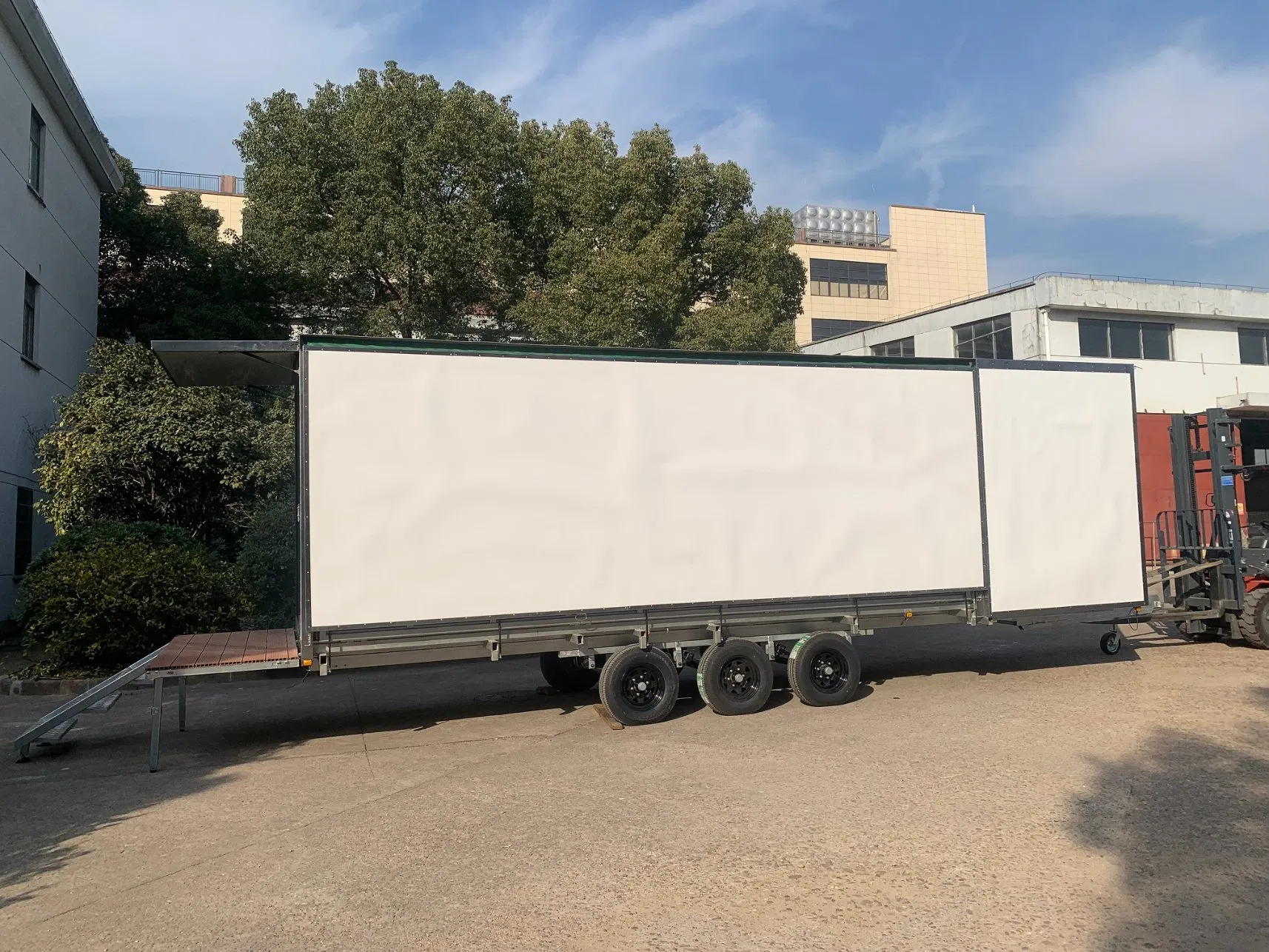 Luxury Outdoor Camper Travel Tiny Cabin House on Trailer