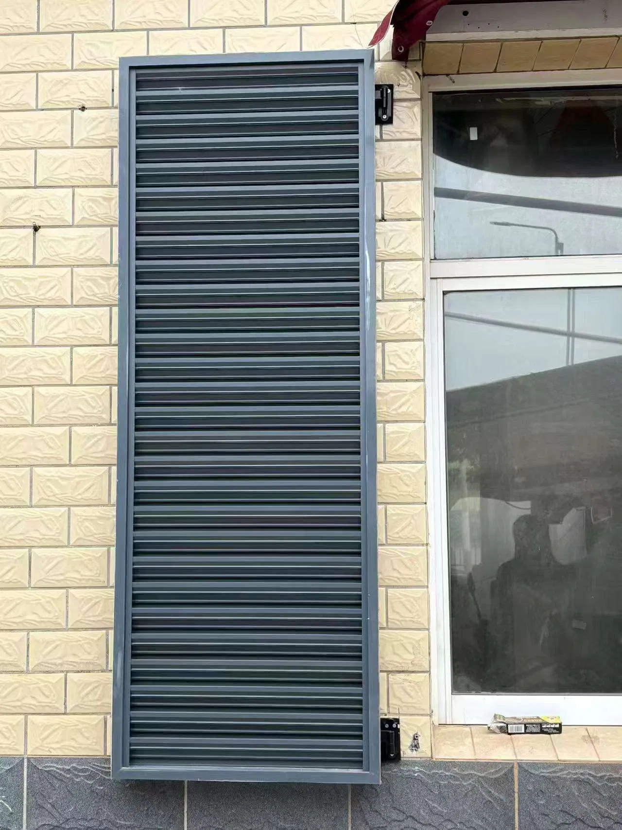 Customized Aluminum Plantation Shutter Fixed Shutter Windows Aluminum Vertical Louver Sliding Shutter Doors