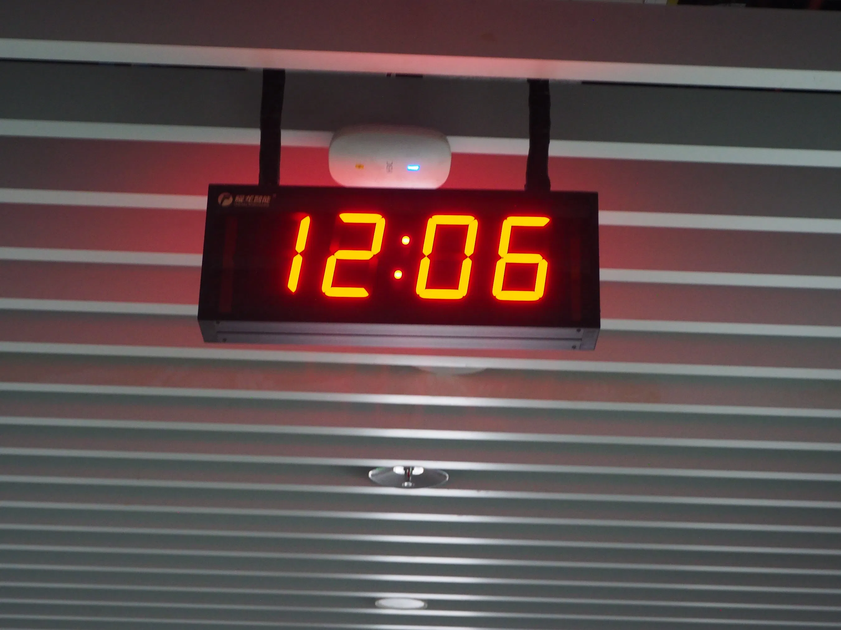 Electric Wall LED Timing Clock Temperature and Calendar Display for Gymnasium Hotel