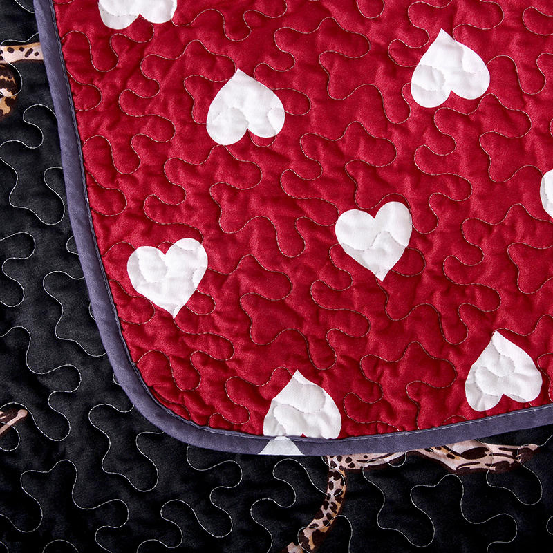 Cheap Price Red Color Heart Printed Embroidery Quilting Bedspread Bed Cover