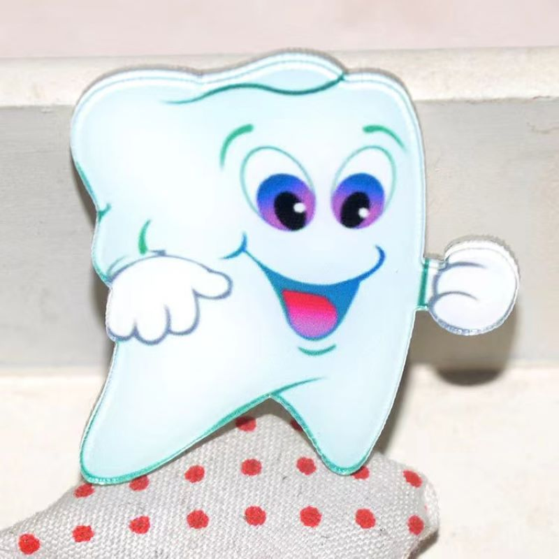 Hot Sale Tooth Shape Cartoon Dentist Teeth Badge with Pin Dental Gift