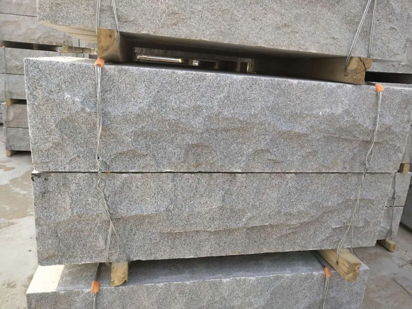 Natural Grey Yellow Black Granite Wall Stone, Cladding, Facade for Outdoor