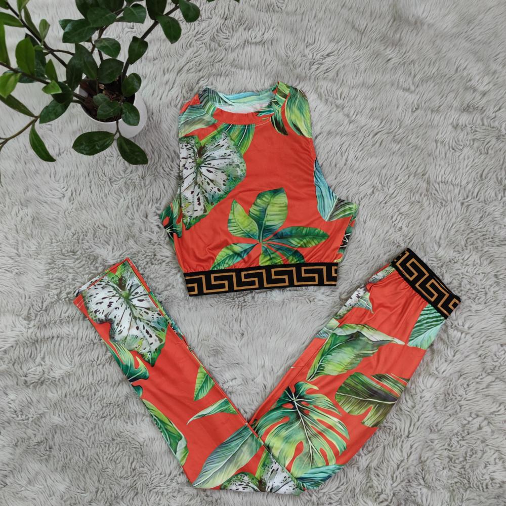 Комплект женский обтягивающий укороченный топ без рукавов