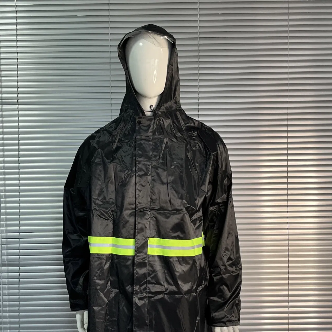 Hooded Waterproof Polyester Reflective Motorcycle Raincoat for Men