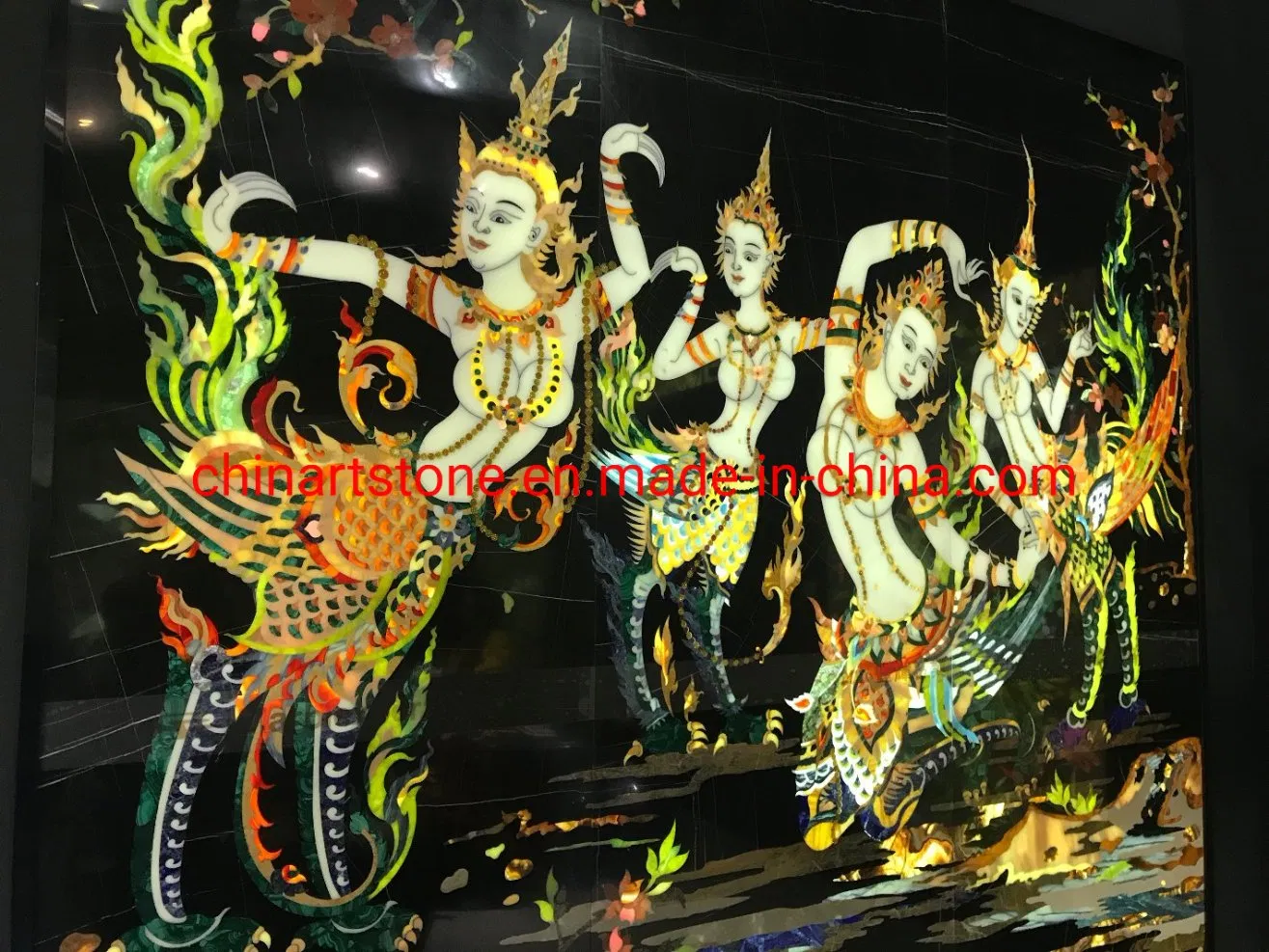 Мозаичная плитка из мрамора с рисунком