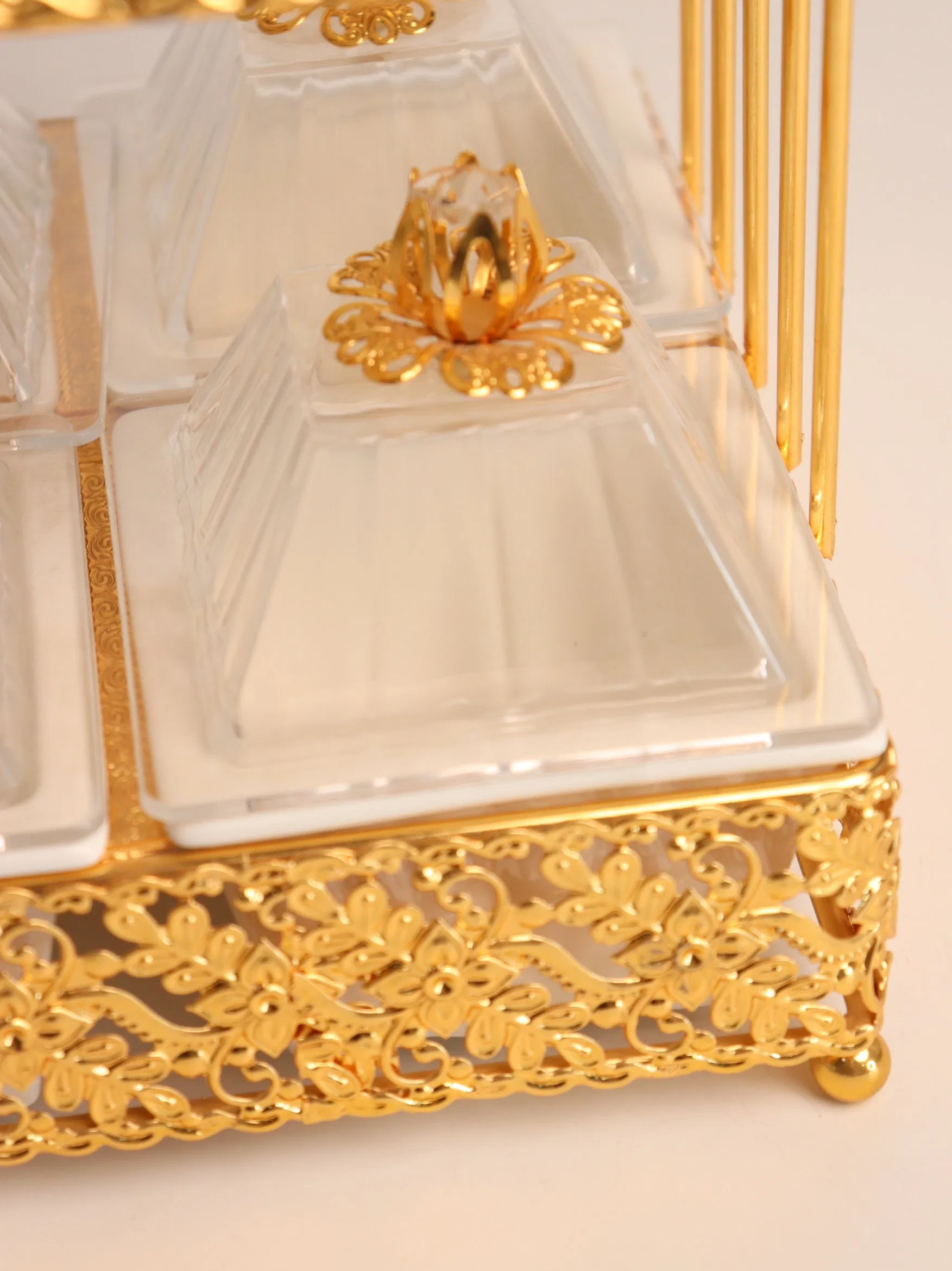 Customized Chaozhou Gold Plated Iron Crockery Tray with Plastic Bowl