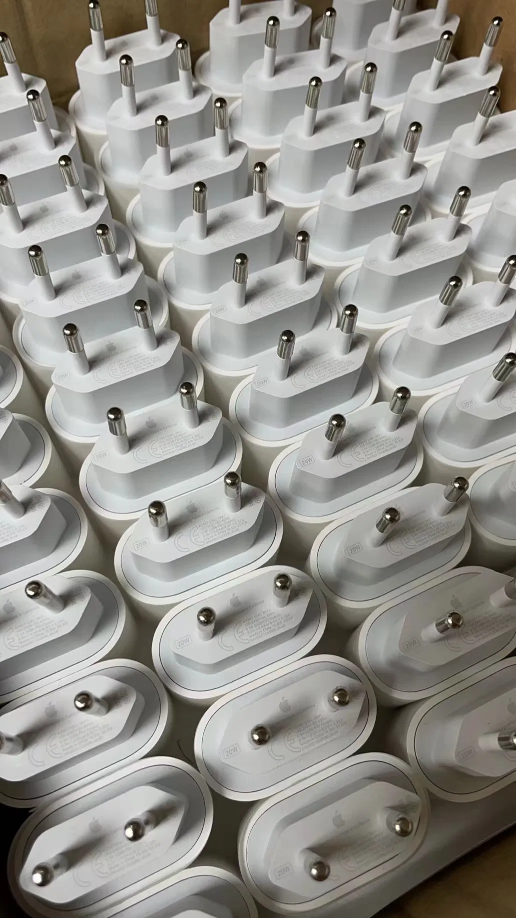 Оригинальный зарядник Apple 20W Type-C для iPhone