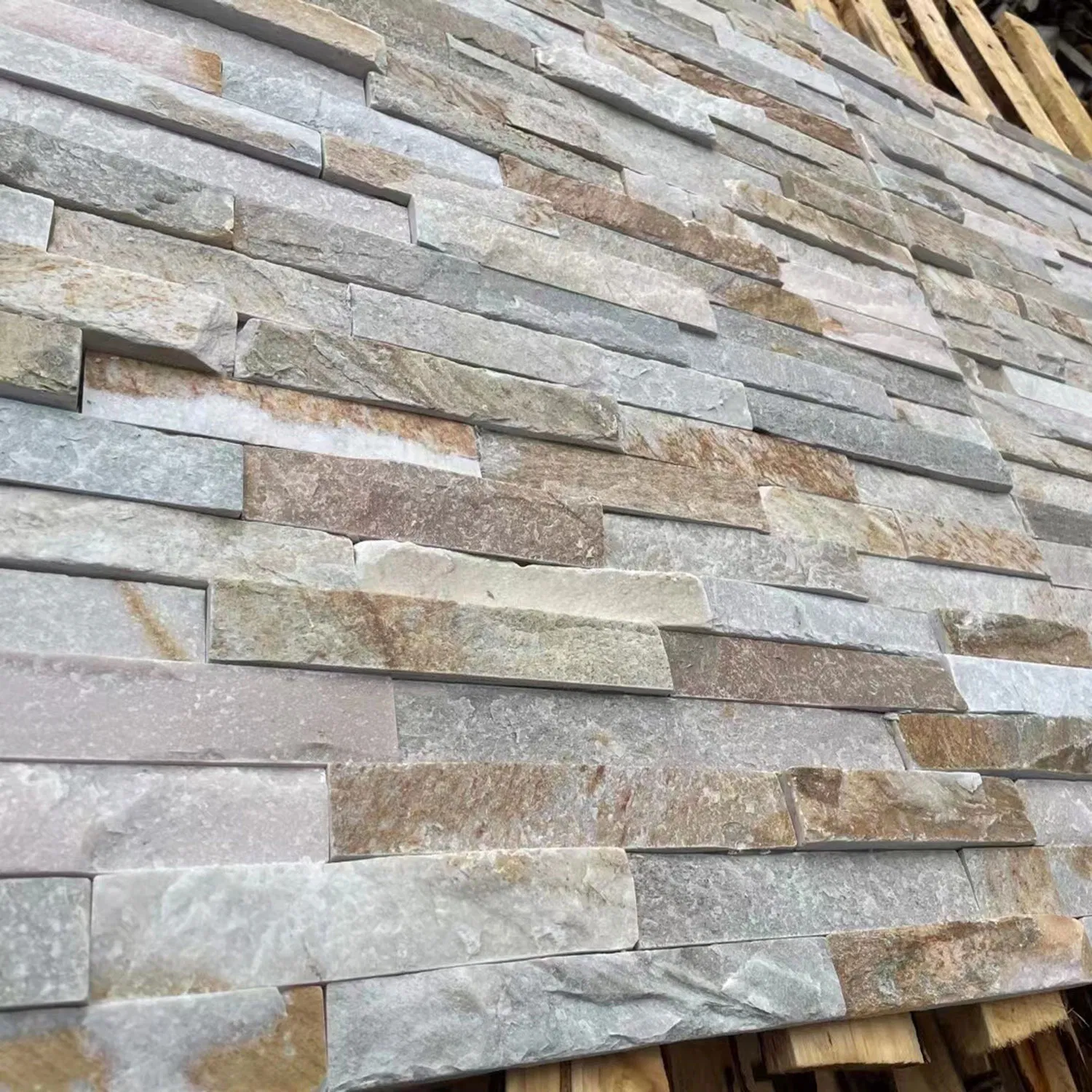 China Natural Yellow Split Face Slate Culture Stone Wall Cladding Facade Tile for Exterior Wall