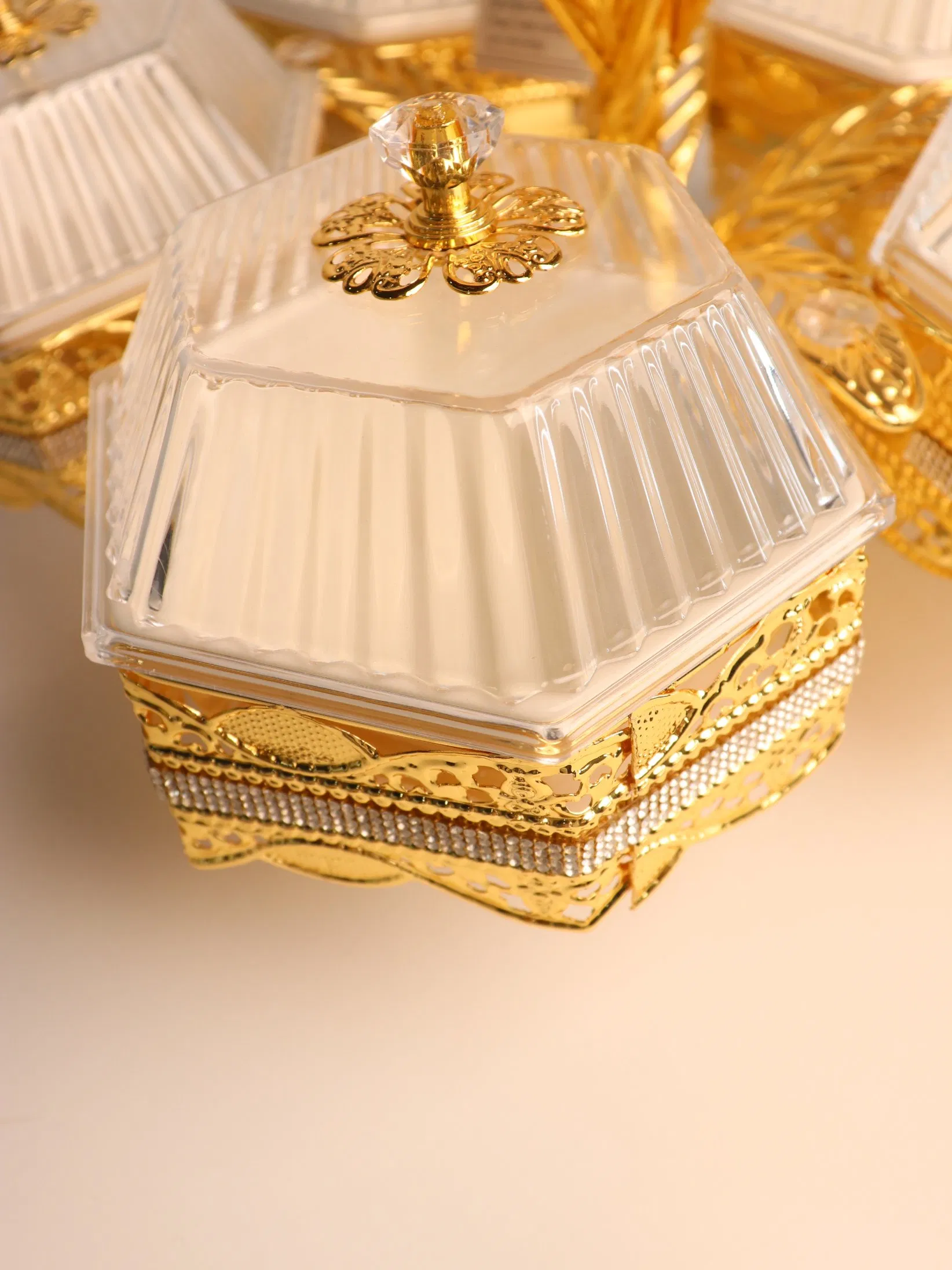 High End Gold-Plated Iron Fruit Tray and 5 Plastic Bowls