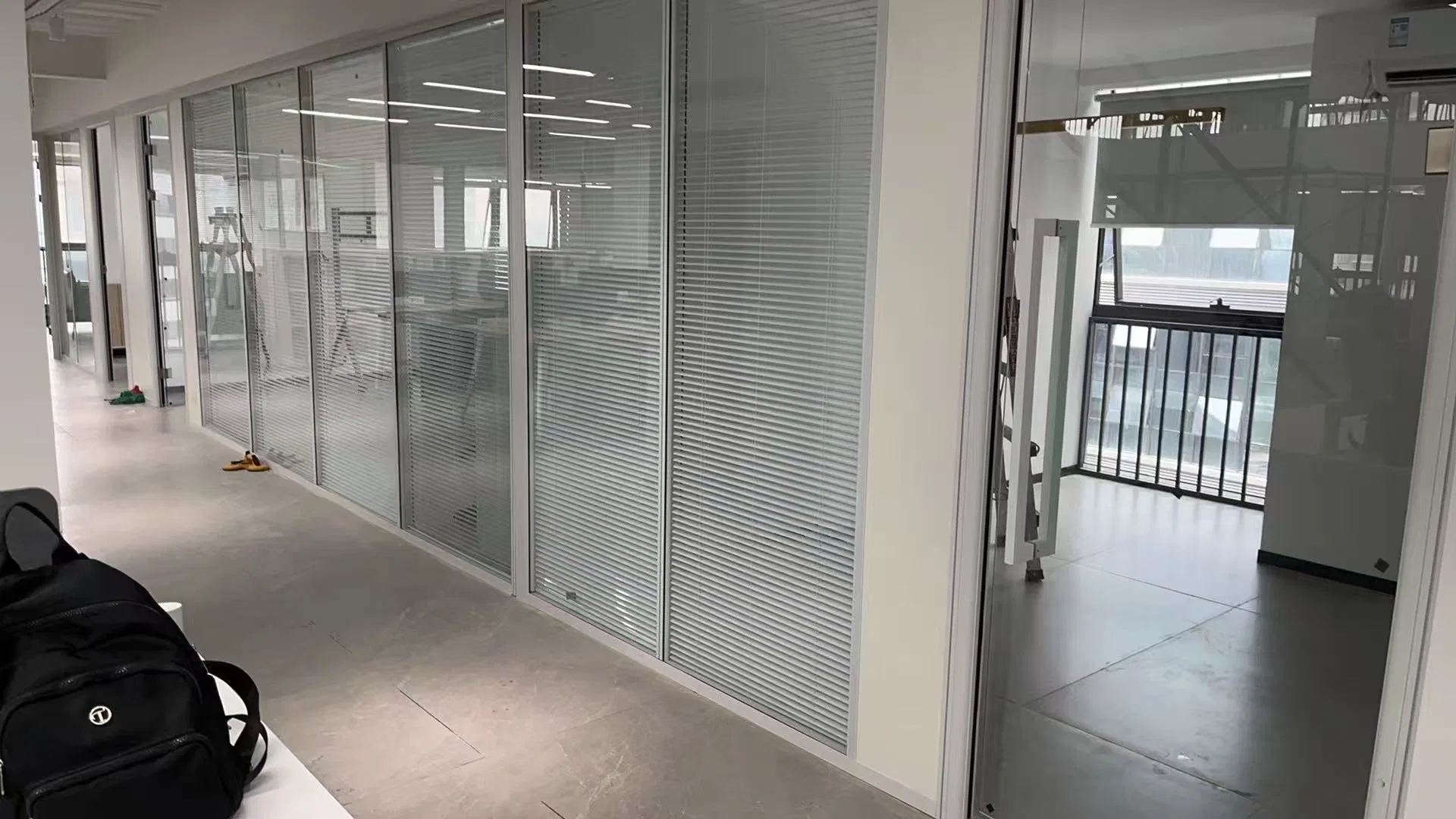 Customization Decoration Office Partition Screen Office Glass Louver Partition Office Partition