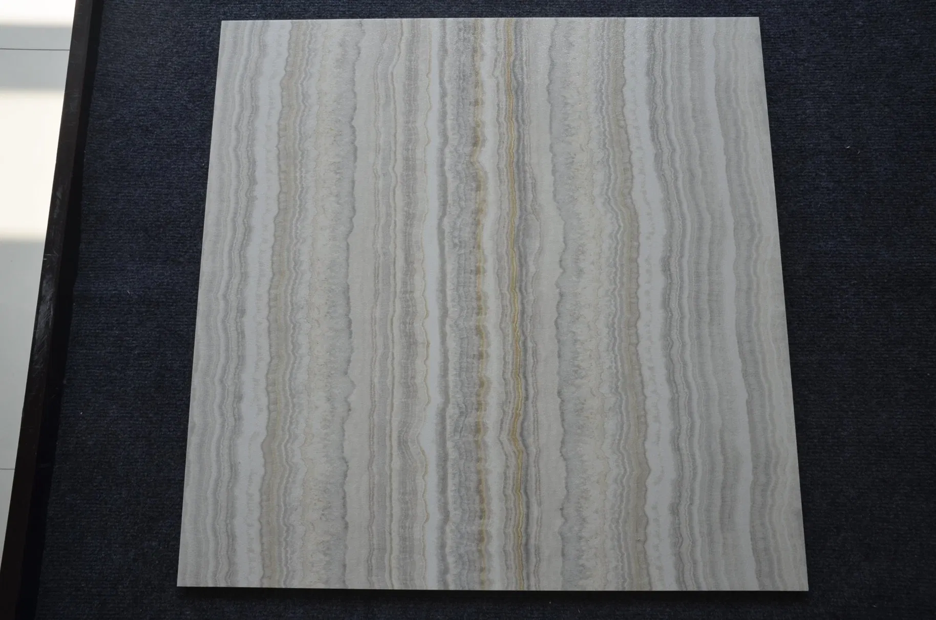 Керамогранитная плитка для пола в европейском стиле