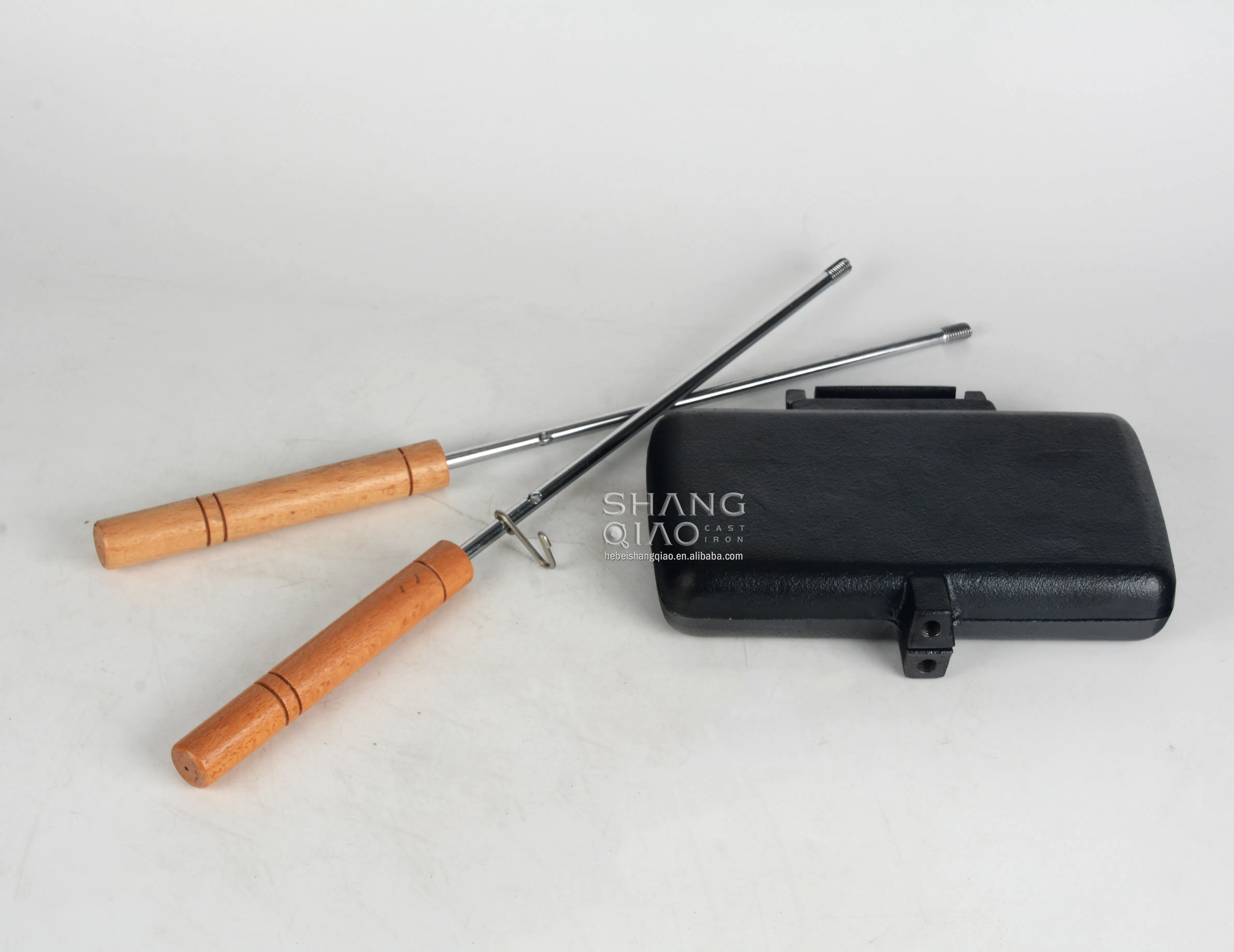 High Quality Pre-Seasoned Waffle Pan Bread Toaster Camping Cooker Jaffle Cast Iron Outdoor Using Cast Iron Sandwich Maker