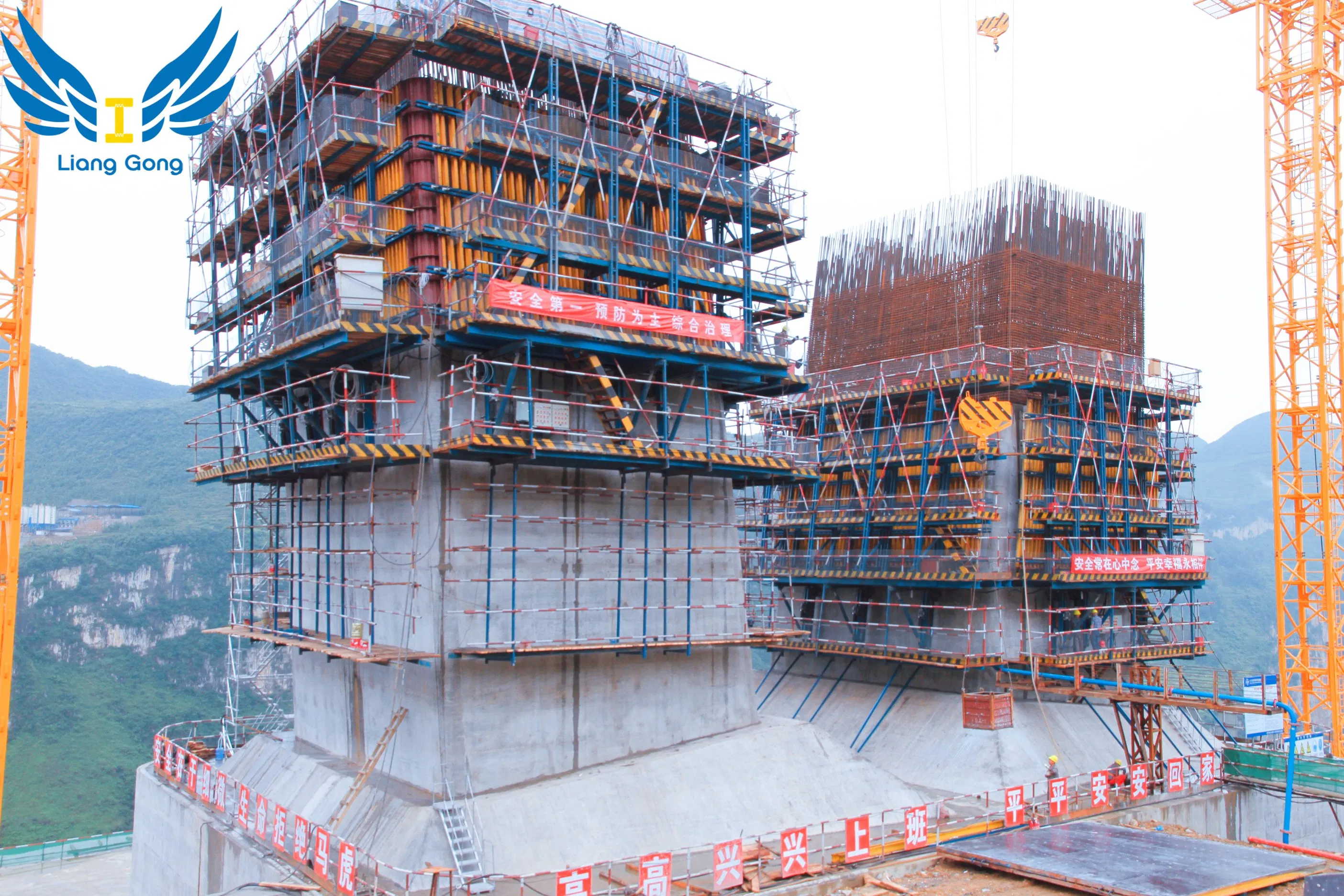 Factory Foreign-Popular Hydraulic Auto-Climbing System for Large-Scale Bridge Concrete Construction Formwork