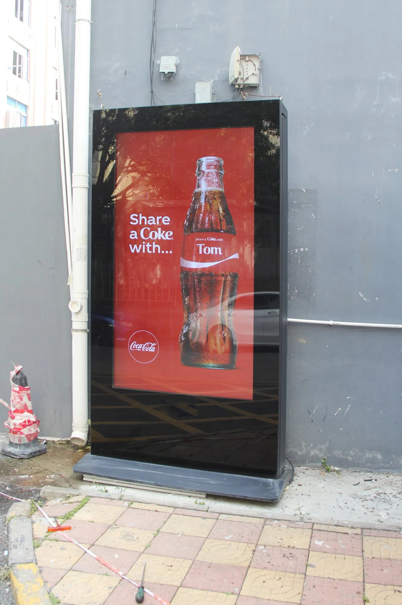 Уличный LCD дисплей 65 дюймов с тачскрином и Android