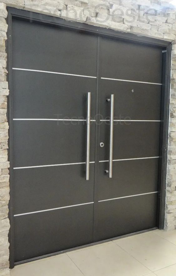 Входная металлическая дверь с серебристым стеклом