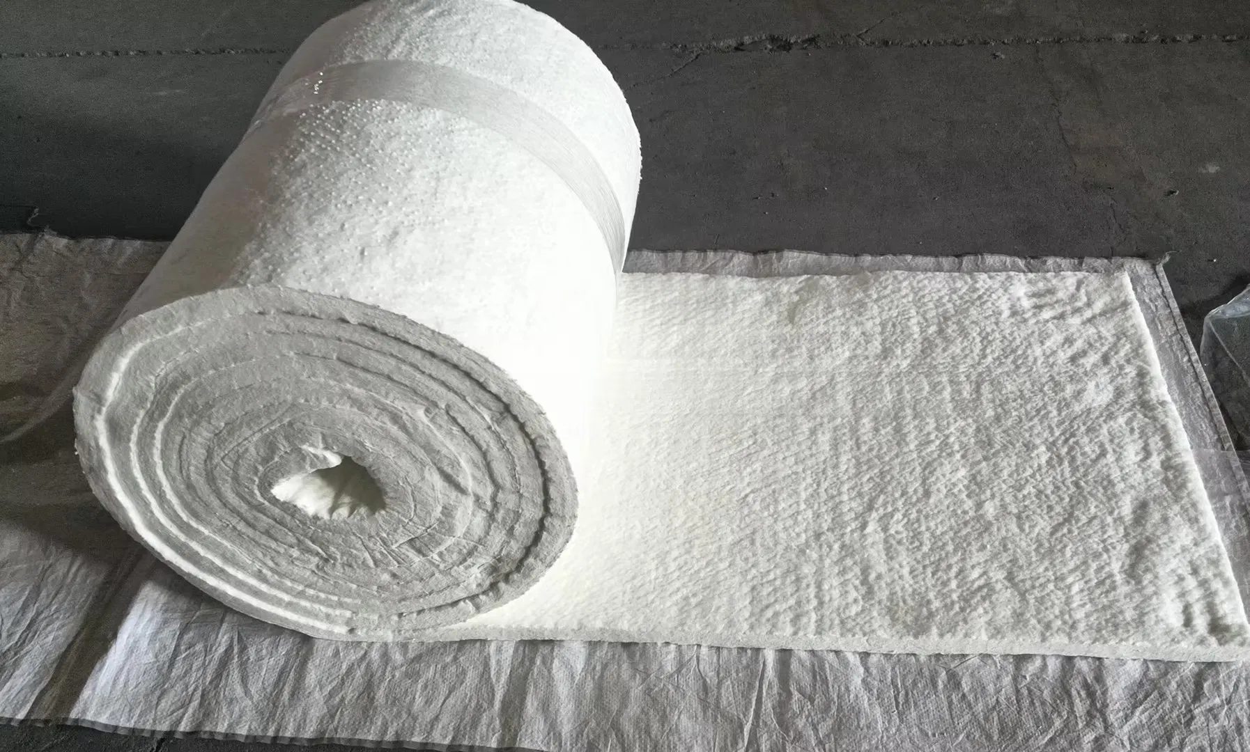 Ceramic Fiber Blankets for Industrial Kilns Can Withstand Temperatures up to 1260℃.