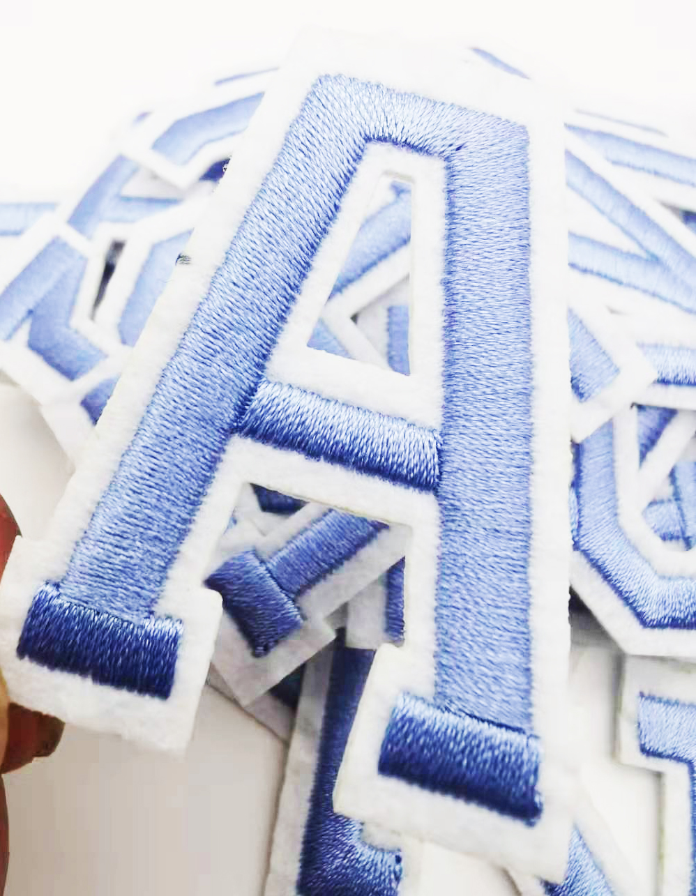 Нашивки буквы английского алфавита для одежды и сумок