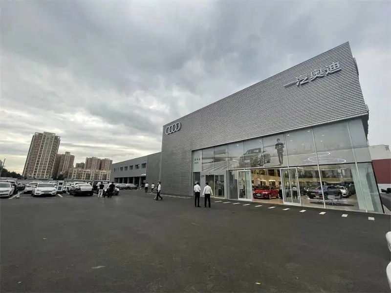 Prefab Light Steel 3s/4s Car Exhibition Hall with High Quality