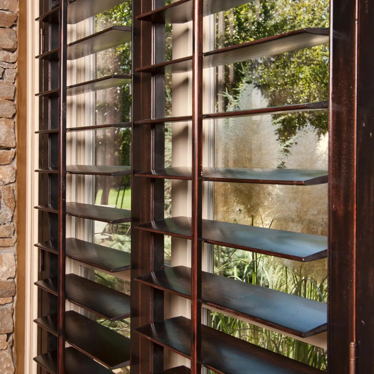High Quality Natural Hard Wood Plantation Shutters
