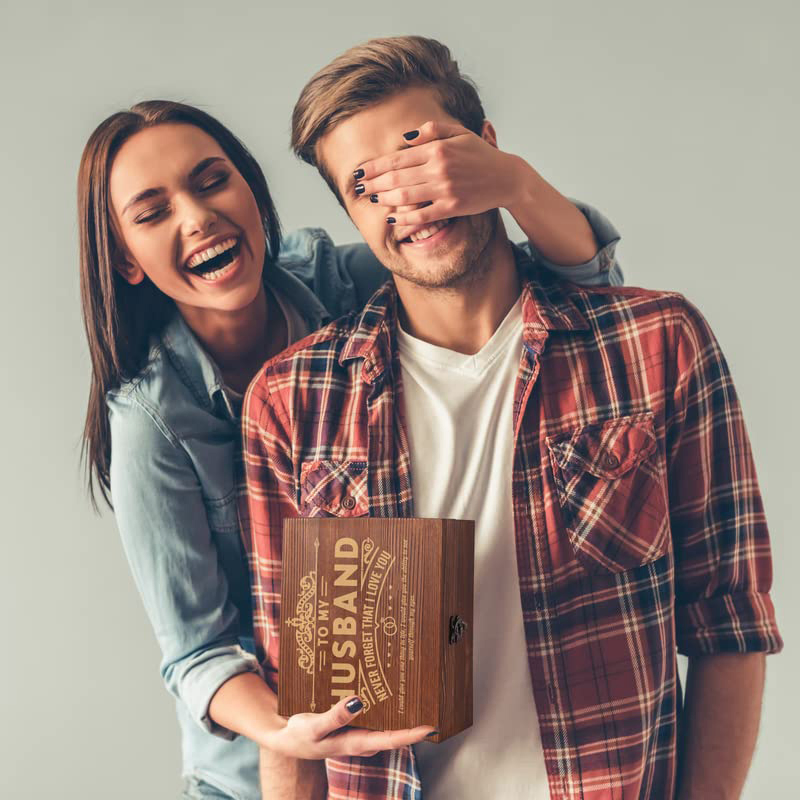 Custom Logo Whiskey Stone Gift Set Chilling Whisky Rocks with Whisky Glasses Wooden Box for Men Husband