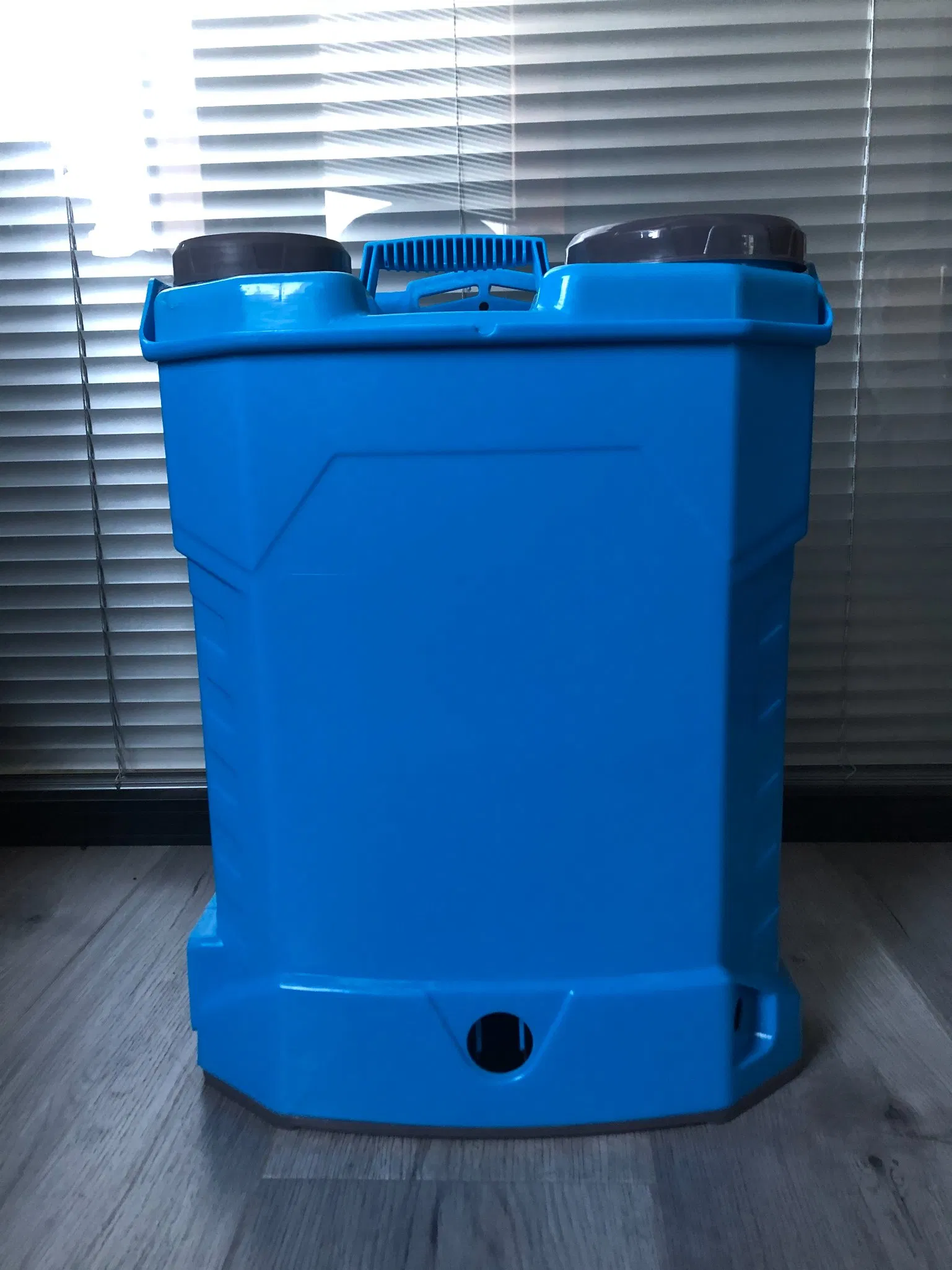 Durable 16L/20L Rechargeable Battery Backpack Sprayer for Farmers