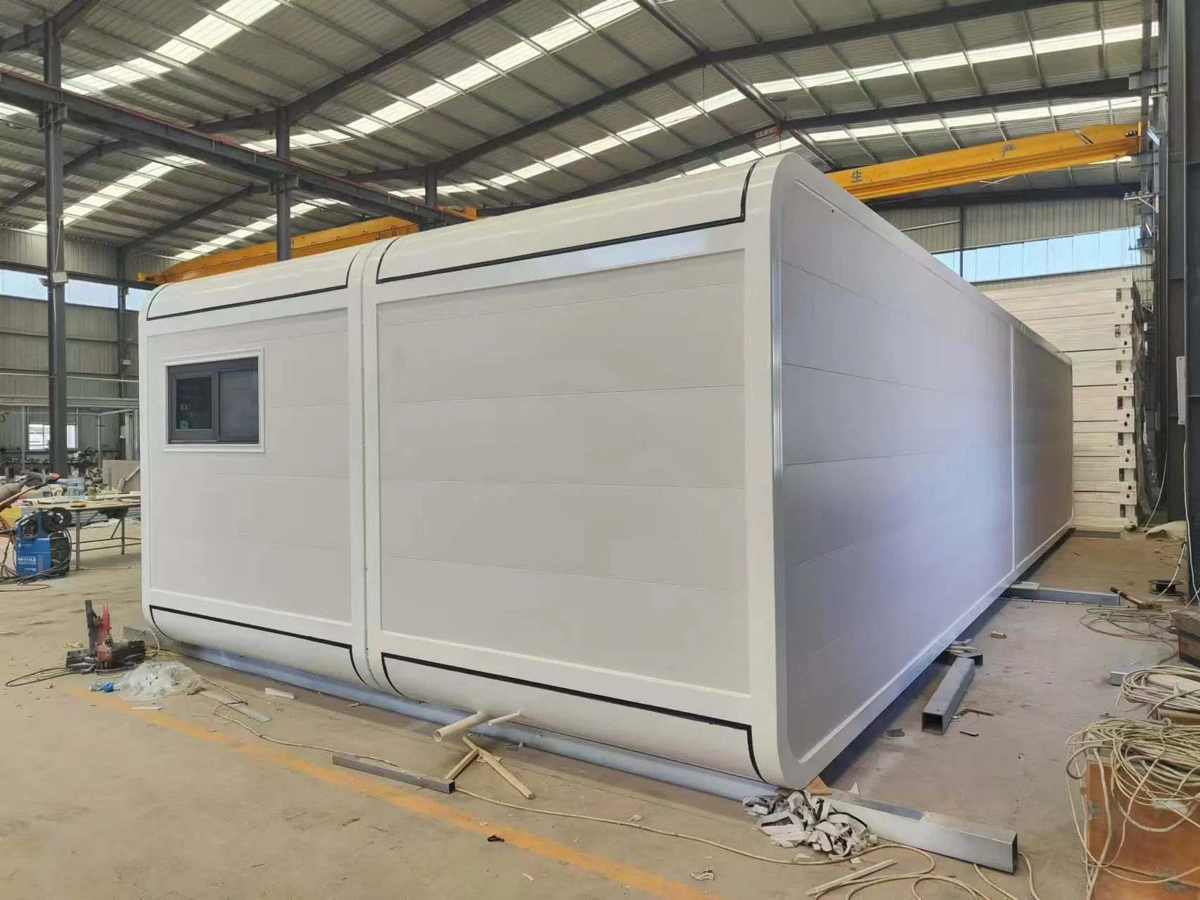 Furnished 20FT 40FT Apple Cabin Single Story Apple Pod Capsule Office Pod Prefabricated Apple Cabin House 2 Bedrooms