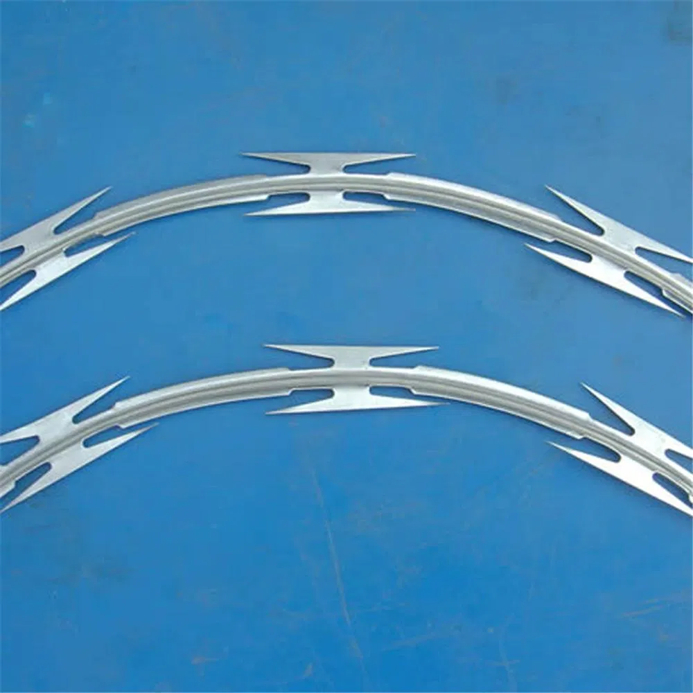 High Quality Hot Dipped Galvanized/Stainless Steel Concertina Razor Wire Bto-22 / Bto-30 / Cbt-65 Razor Wire Single Loop/Cross/Flat/Welded Razor Wire