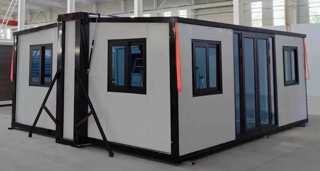 Factory Price Prefabricated Expansion/Foldable Container House for Holiday/Living