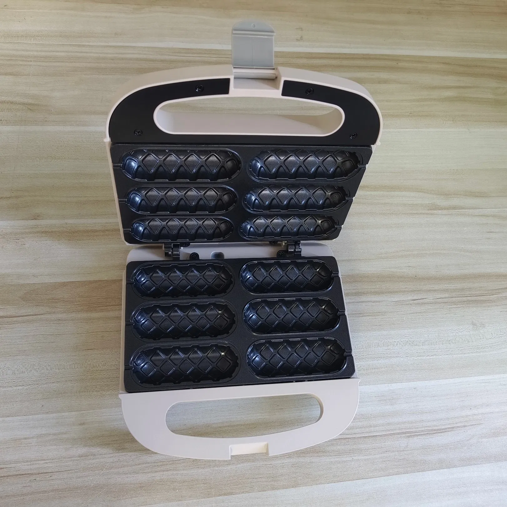 Corn Dog Waffle Maker, Hot Dog Waffle Machine with Non-Stick Coating Plate, Hot Dog Maker Toaster Make 6 Corn Dogs, Make Corn Dog in Minutes, Easy to Clean
