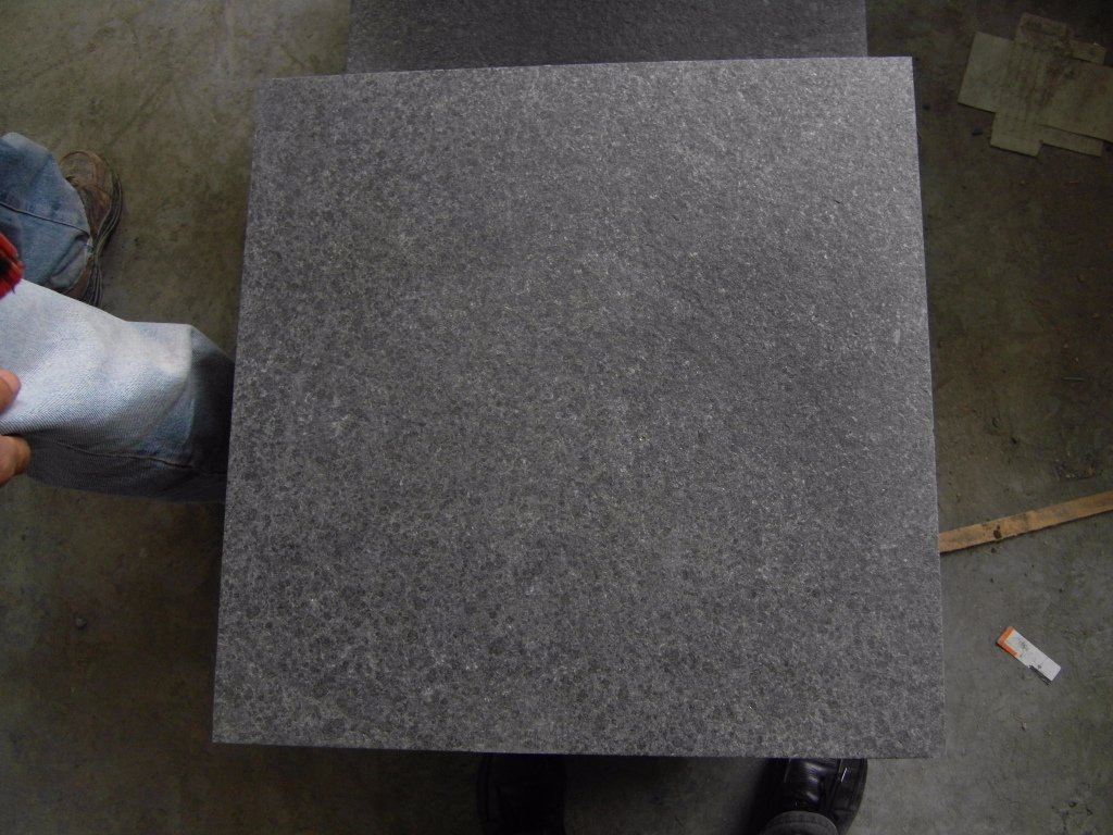 Flamed Black Basalt Tiles Customized Paving Floor Tiles