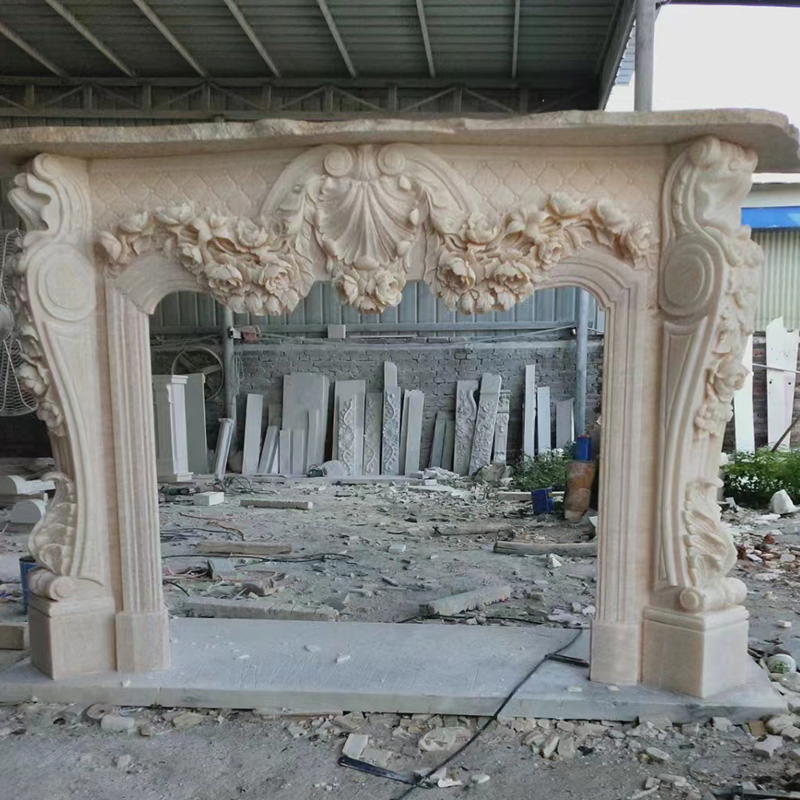 Португальский бежевый камин из известняка с резьбой
