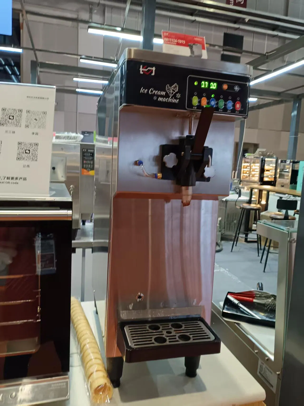 Soft Ice Cream Server with Self-Cleaning Function for Commercial Usage