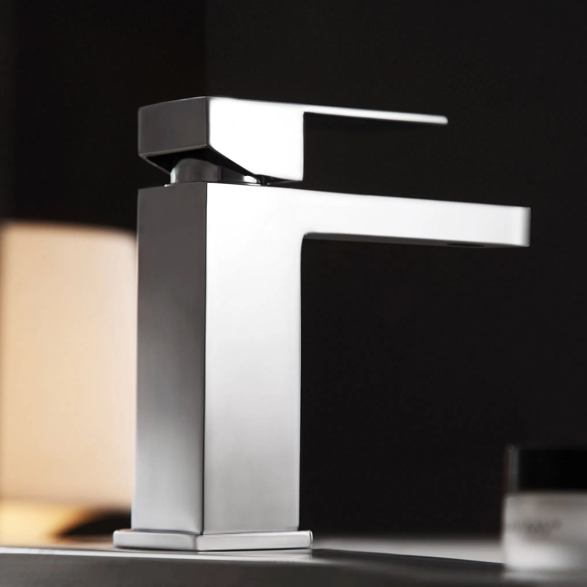 High End SUS304 Stainless Steel Brushed Faucet Square Hot and Cold Water Bathroom Basin Faucet Single Hole Mixer Faucet