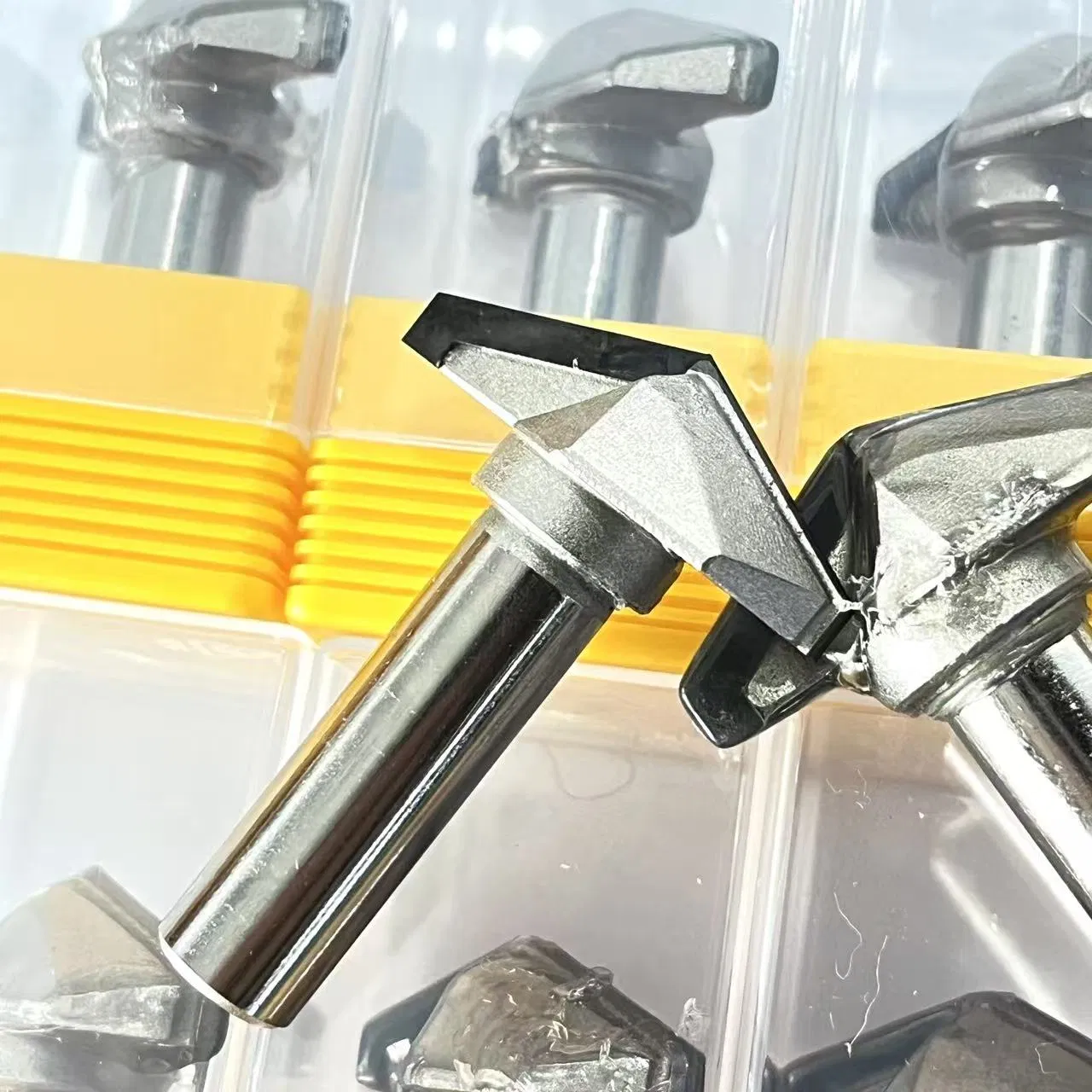 Фреза алмазная спиральная 135V D40 Z2 для фрезерных станков