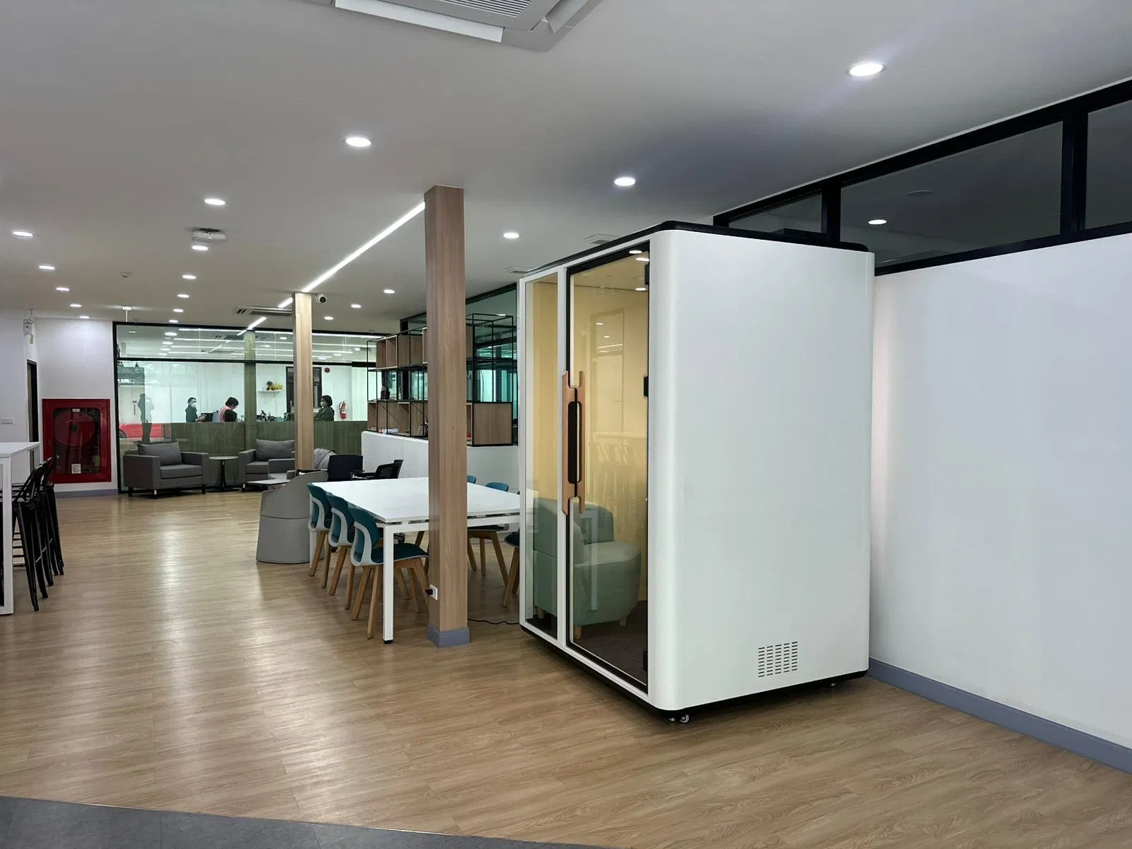 Eco-Friendly Adjustable Mobile Chatting Office Pod for Better Work