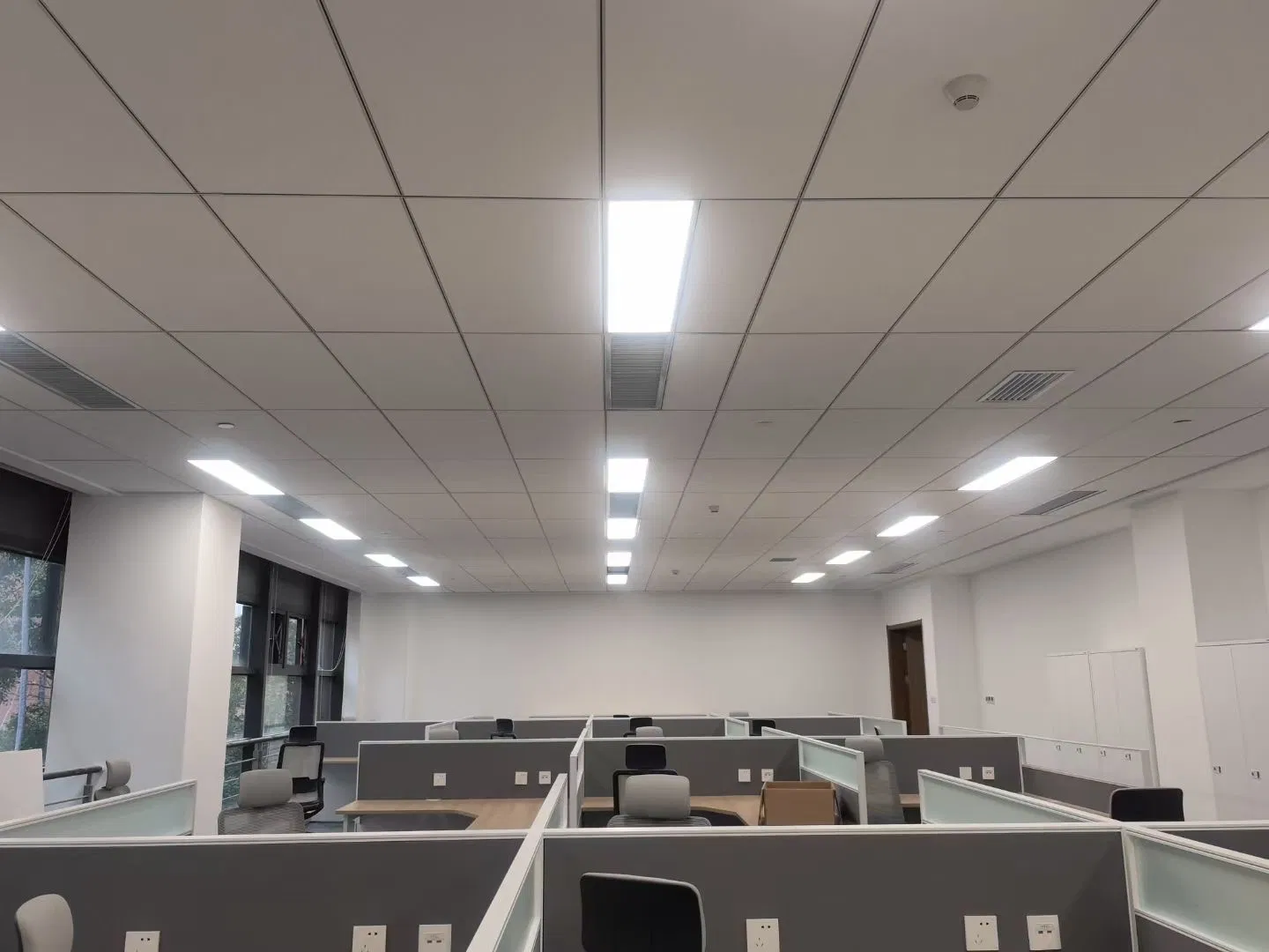 China Factory Acoustic Sound Panels Suspended Ceiling Insulation Rockwool Sound Absorbing Ceiling Tiles for School and Office
