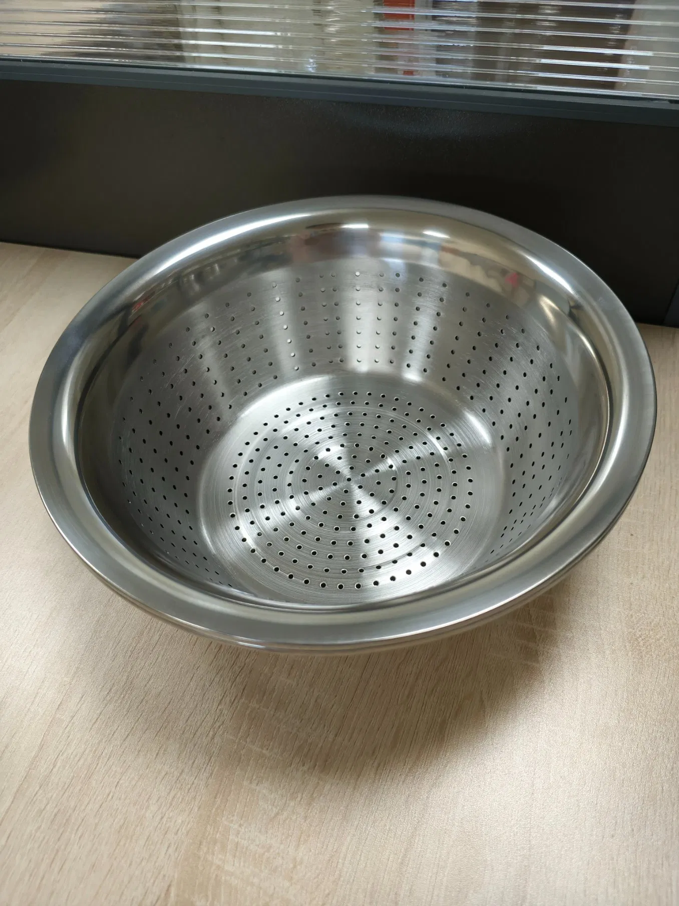 Factory Wholesale Eco Modern Style Egg Beating Pan Kitchen Non-Slip Stainless Steel Salad Bowls with Big Grater