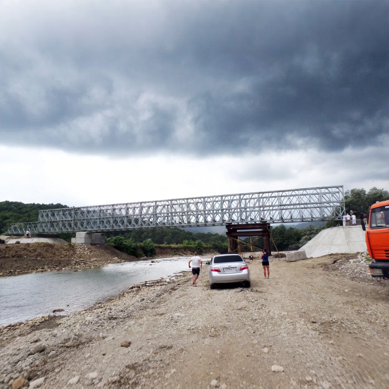 Durable Glulam Helix Pedestrian Bridge for Urban Pathways