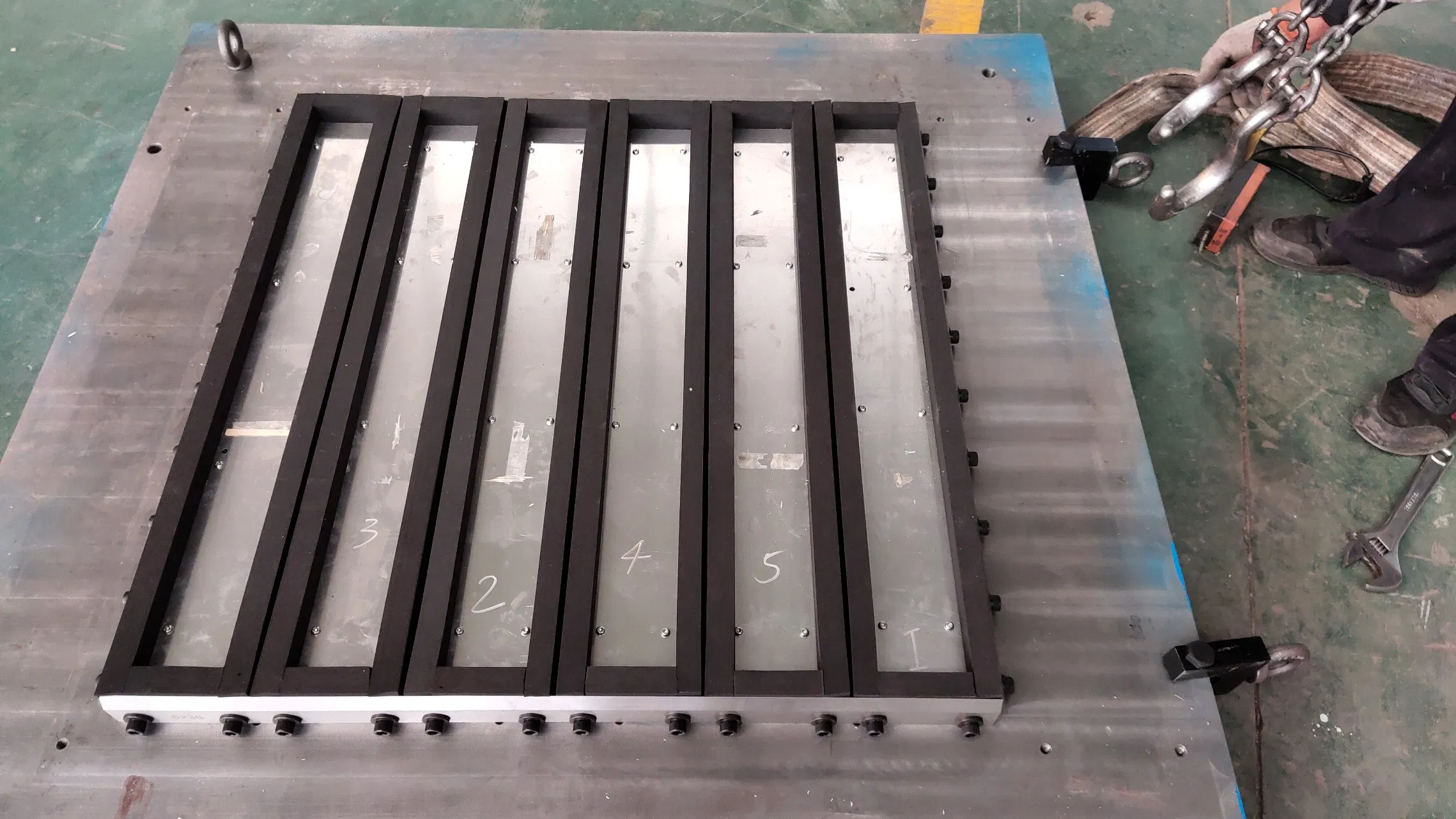 China Manufacture Produce Floor Making Machine for PVC Lvt Spc WPC