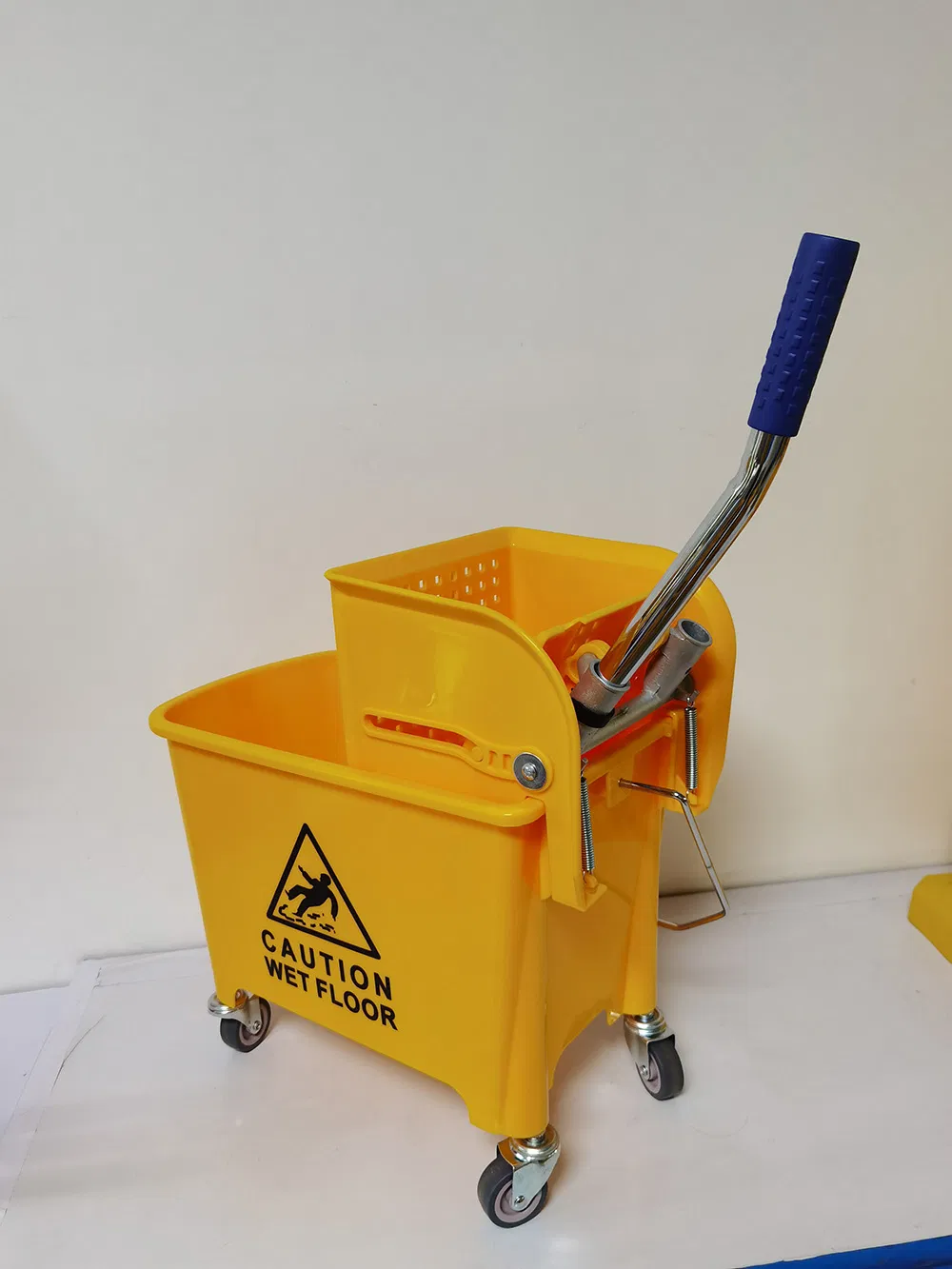 H0110 Housekeeping Down Press Mop Bucket Wringer 20L