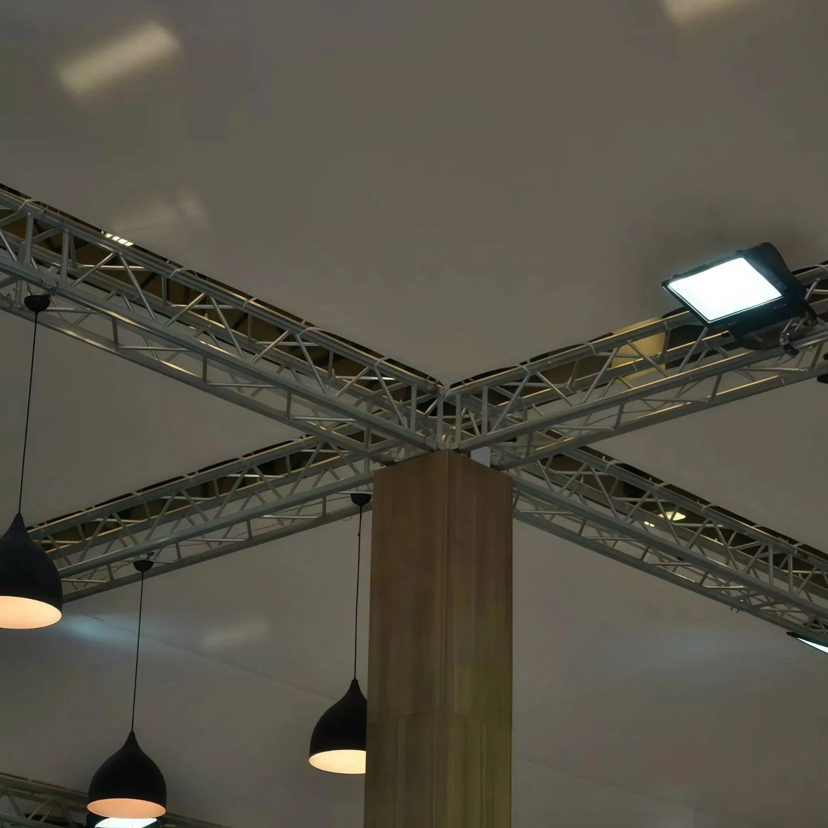 Aluminum DJ Booth Concert Stage Lighting Truss Equipment Truss with Roof System