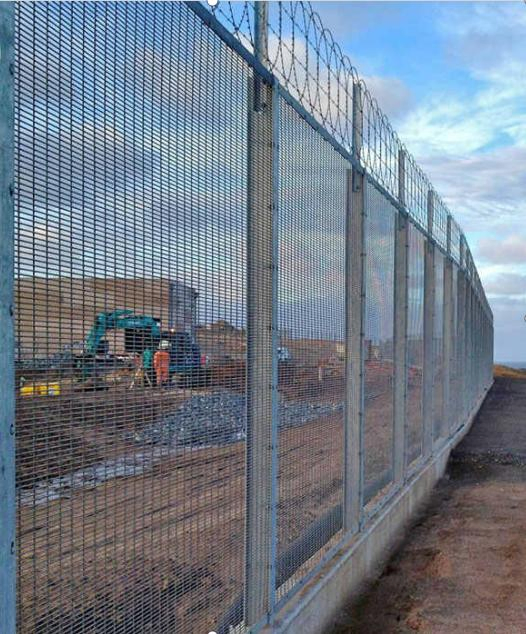 Welded Wire Mesh Fence/Curvy Mesh Fence/Euro Mesh Fence Factory Galvanized or PVC Coated