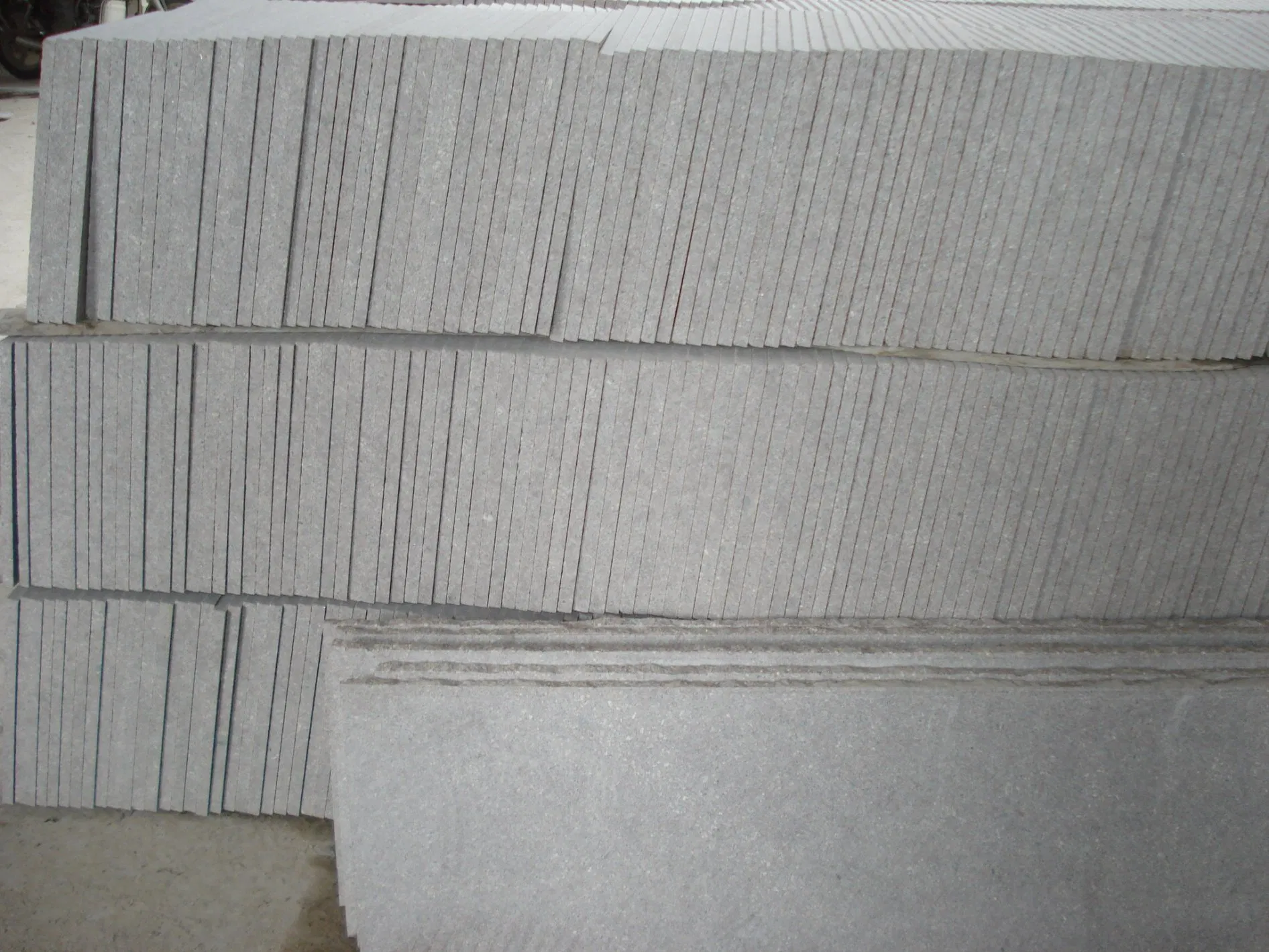 Outdoor Natural Granite Heavy-Duty Paving Stone Bricks Cubes Steps Mosaic Tiles