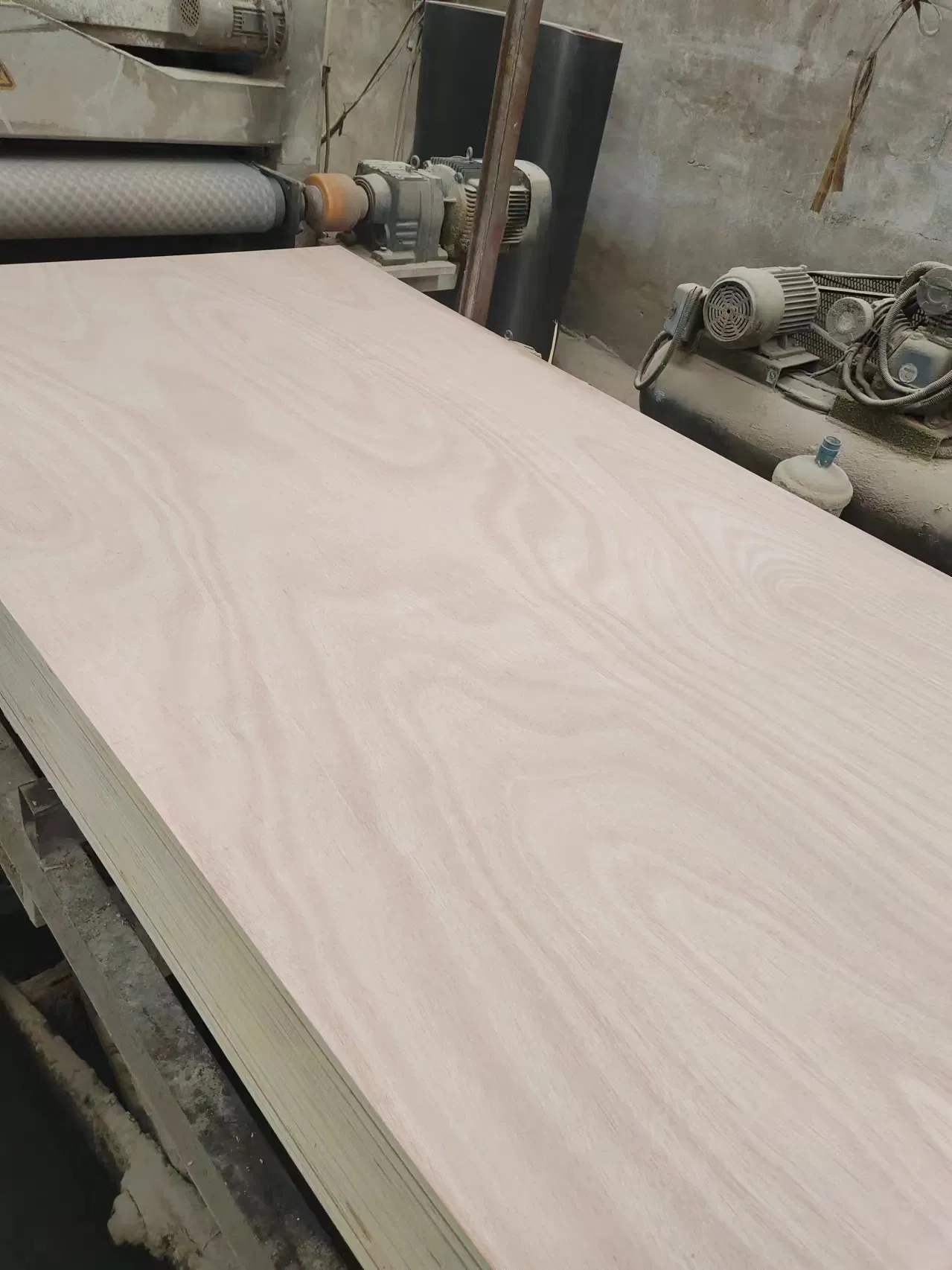 Bintangor/Okoume Commercial Playwood for Furniture or Decoration