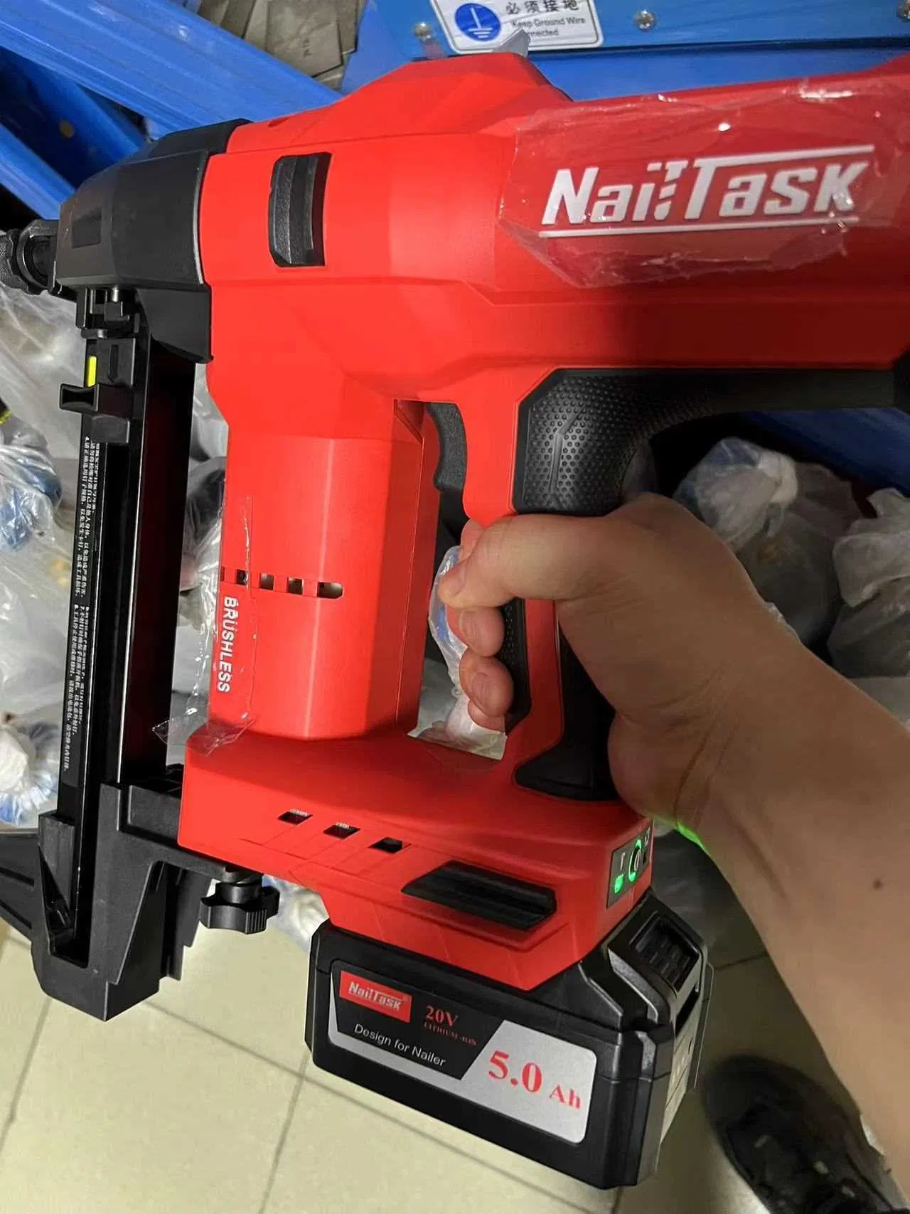 20V Lithium Concrete Nail Gun Deep Penetration Into Cement C30