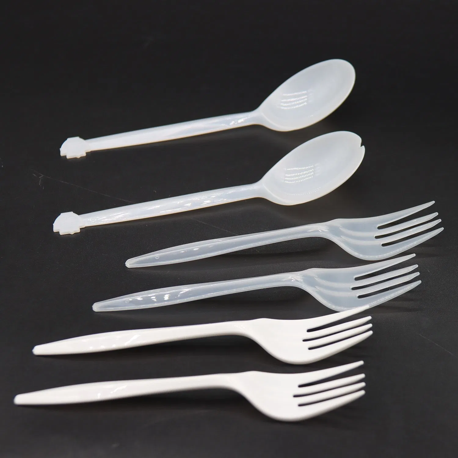 Bulk Pack of Durable Disposable PP Plastic Soup Spoons Biodegradable Cutlery for Parties and Gatherings