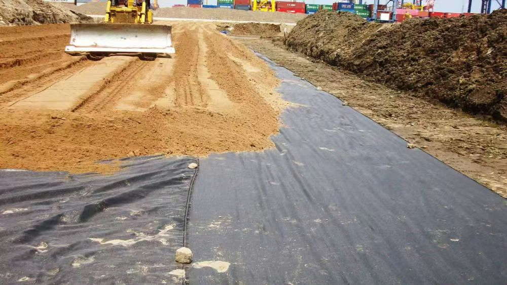 Permeable Geotextile Allows Rainwater Drainage While Holding Soil