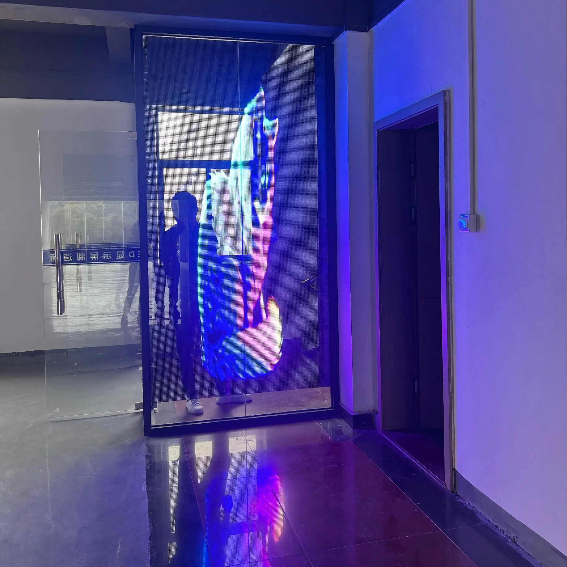 Прозрачный 3D LED-экран для рекламы в торговых центрах