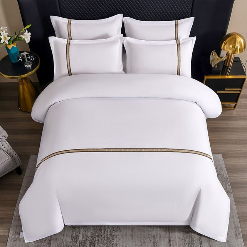 120g Encrypted Webbing Comforter Quilt Duvet Cover Skin-Friendly Bed Linen Customized Hotel Sanded Four-Piece Bedding Set with Bed Sheets Pillowcases for Hotel